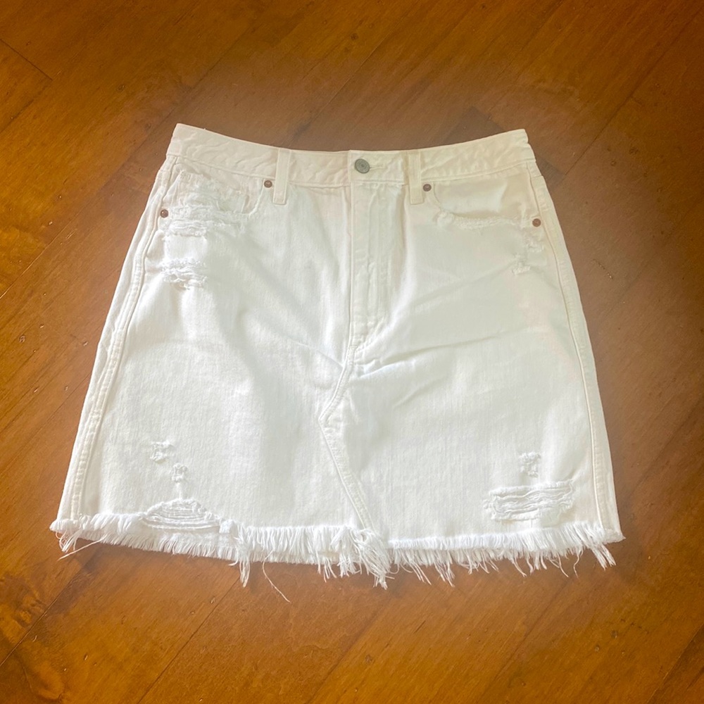 Abercrombie & Fitch size 10 (30 waist) white denim distressed skirt high waisted